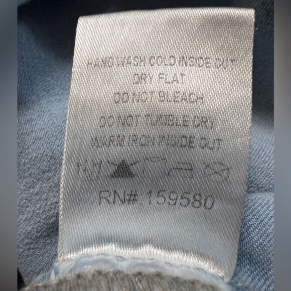 Pink Lily Distressed Star Patch Chambray Button Down Shirt – Size M - Picture 5 of 5